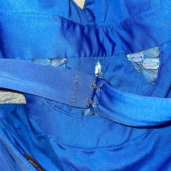 Blue BCBG halter top - Picture 4 of 5